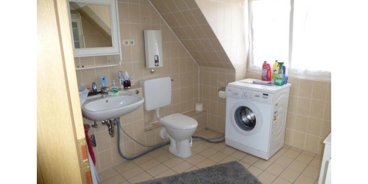 ***Singles aufgepasst*** wunderschöne Dachgeschosswohnung, 2 Balkone, Blick auf den Kanal 1.5 zimmer