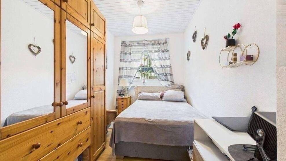 Charmante AltbauWohnung im Erdgeschoss - bezugsfrei. Parkplatz!