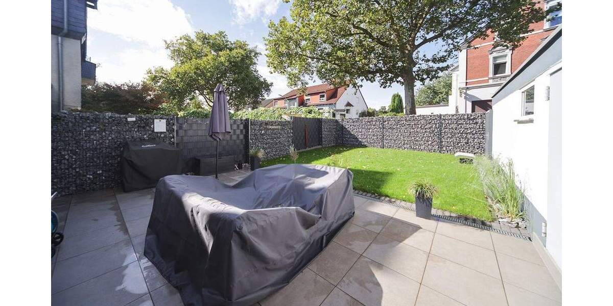 Hochwertige Erdgeschosswohnung mit Garten in kernsaniertem 3-Familienhaus 4 zimmer