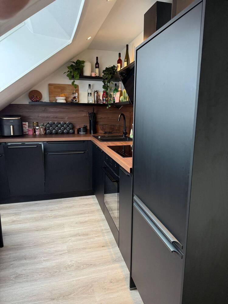 Modernes, helles sowie gemütliches Dachgeschoss mit 2 Zimmern, Küche, Diele, Bad mit Fenster