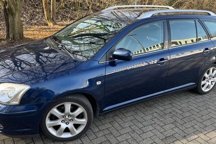 Toyota Avensis 142.000 km 2.400 &euro; Essen 45133