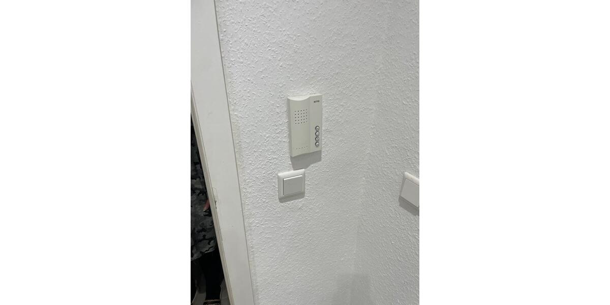 Voll Möblierte, Helle, kernsanierte 1,5-Zimmer-Wohnung zimmer