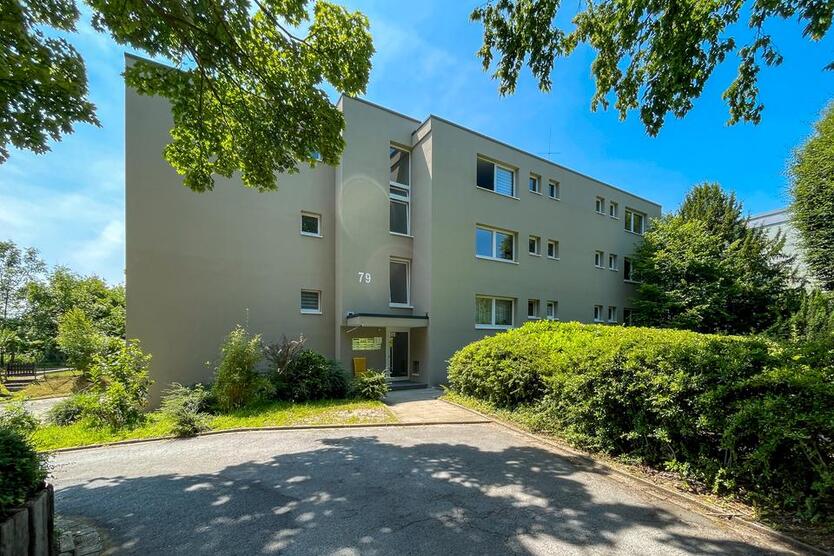 1 Zimmer – renoviert – ruhige Lage – Einbauküche