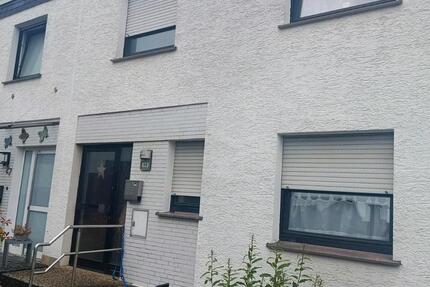 ohne Makle leerstehendes Reihenmittelhaus in zentraler Lag zimmer