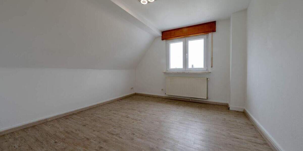 Renovierte Doppelhaushälfte mit Garten und Garage in zentrumsnaher Lage von Lünen 3 zimmer