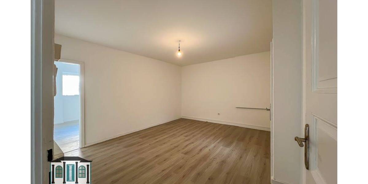 Denkmalschutz trifft Investitionschance: Dreiparteienhaus mit Entwicklungspotenzial 1 zimmer