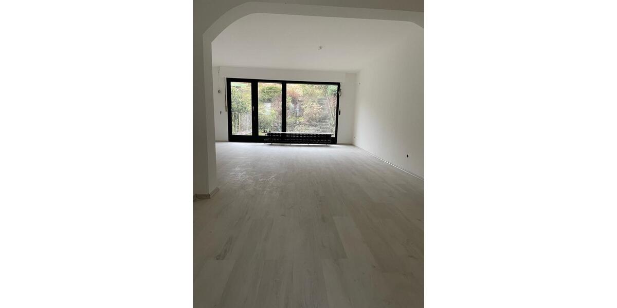 Reihenhaus Wuppertal Gemarkung Elberfeld - 5 Zimmer, 165 m&sup2;, 1.800&euro; | Angebot:25057867
