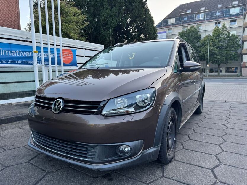 VW Touran 121.000 km 8.400 € Essen 45141