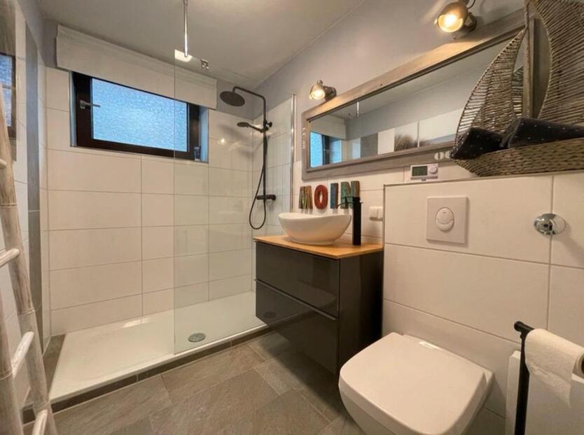 Vollständig möblierte Wohnung inkl. Kfz Stellplatz in top Lage zimmer