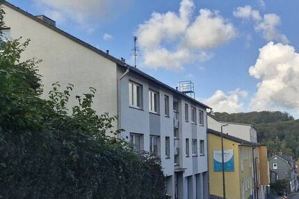 Anleger aufgepasst - Gepflegtes Mehrfamilienhaus mit 8 Wohneinheiten - bereits aufgeteilt!!