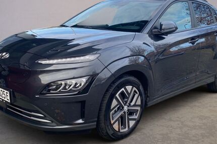 Hyundai KONA 13.500 km 27.490 € Velbert 42555