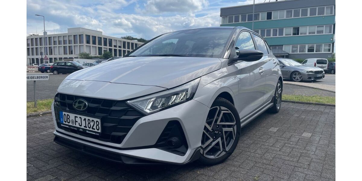 Hyundai i20 13.298 km 17.599 &euro; Mülheim 45472