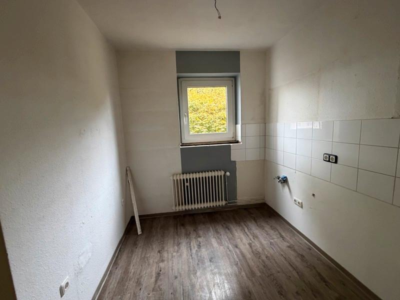 Wir renovieren für Sie!!! Gemütliche 3-Zimmer Wohnung zimmer