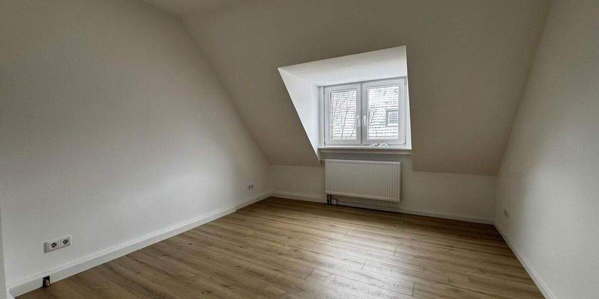 Erstbezug nach Sanierung: Helle Dachgeschosswohnung ca. 51 m² in Holsterhausen 3 zimmer