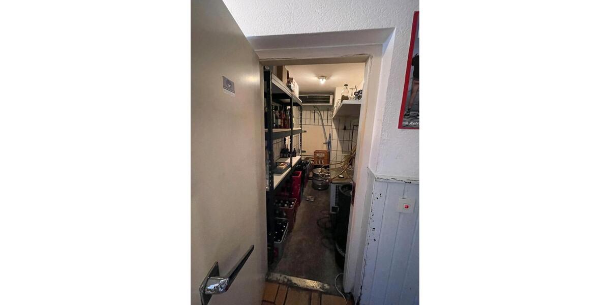 Kegelbahn mit Gaststätte und Inventar 