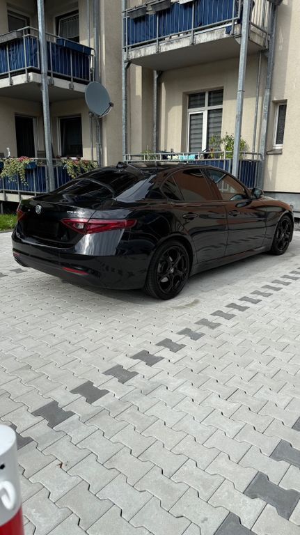 Alfa Romeo Giulia 145.000 km 15.800 € Hagen 58135
