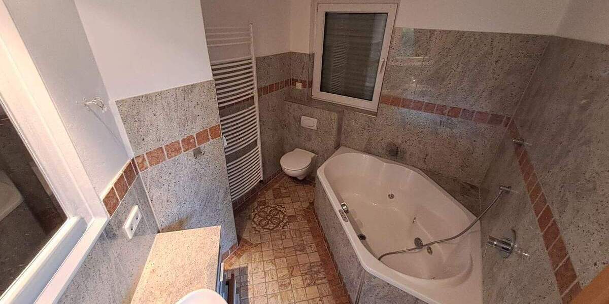 Zweifamilienhaus in ruhiger Lage und großzügigem Grundstück 7 zimmer