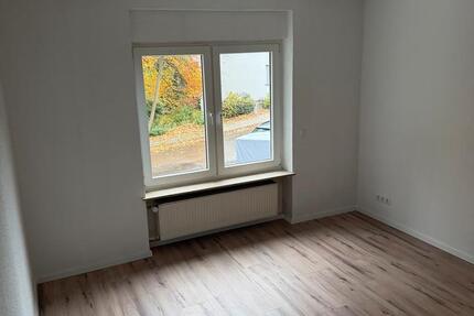 Gemütliche Souterrain-Wohnung mit Terrasse und kleiner Grünfläche zimmer