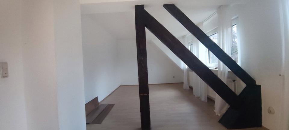 Essen-Siepental ruhige 4,5 Zimmer Dachgeschoßwohnung zu vermieten.