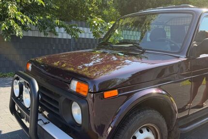 Lada Niva 16.000 km 6.900 &euro; Lünen 44532