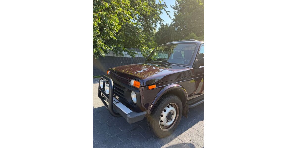 Lada Niva 16.000 km 6.900 &euro; Lünen 44532