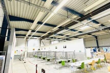 Attraktive Lagerhalle in Bottrop | Stellplätze vorhanden | RUHR REAL zimmer