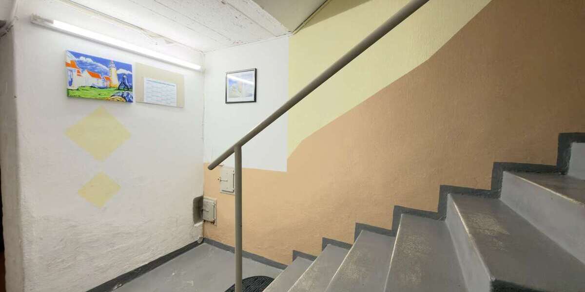 Gepflegte 3,5-Zimmer-Dachgeschosswohnung mit Einbauküche und Garage 3.5 zimmer