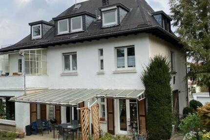 SCHÖNE HELLE DG-WOHNUNG renoviert IN SUPER LAGE 4 zimmer