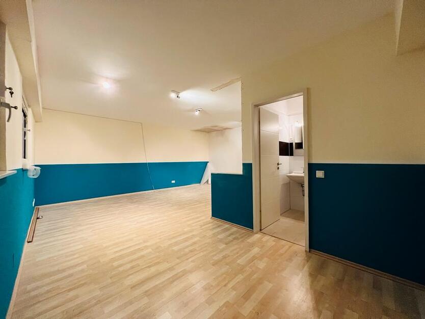 BÜRO33qm*TOP Lage Frankenstr.BREDENEY*Stark befahren+Fensterfront zimmer