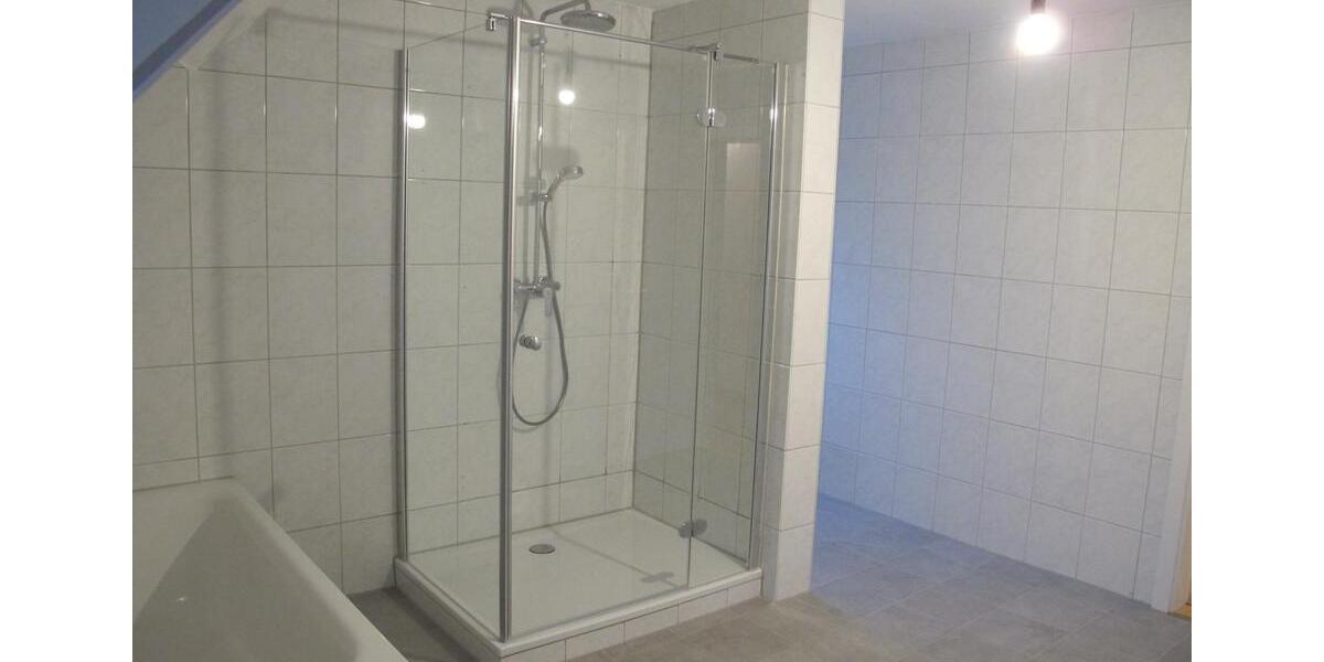 Stadtvilla in Bestlage, eine Wohnung pro Etage, Gartenmitnutzung 3.5 zimmer