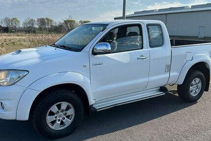 Toyota Hilux 99.000 km 15.990 &euro; Dortmund 44267