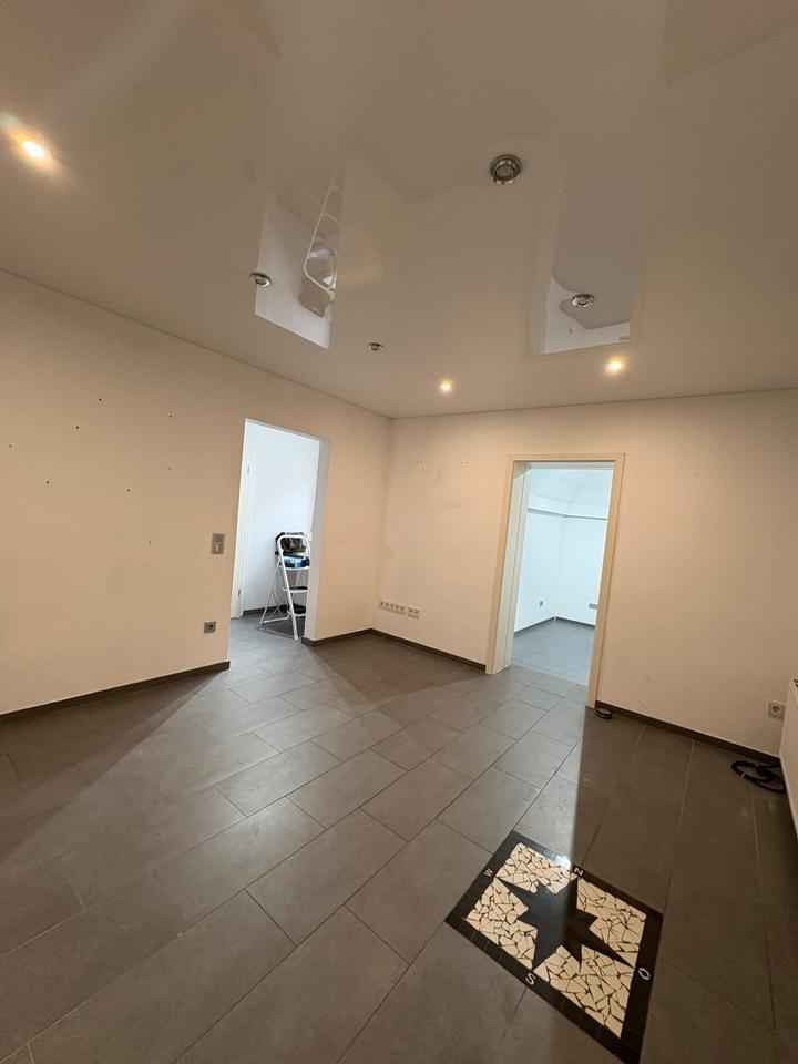 BüroStudioLokal ca.65qm,3,5Zi,Küche,2xWC C-R Bahnhofstr. zimmer