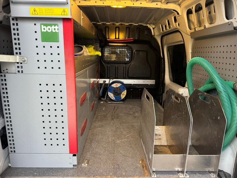 Ford Transit Tourneo Connect 143.000 km 4.900 € Oberhausen 46045