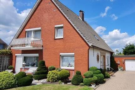 Gepflegtes Wohnhaus mit Garage und gr. Gartenhaus in Oldenbrok