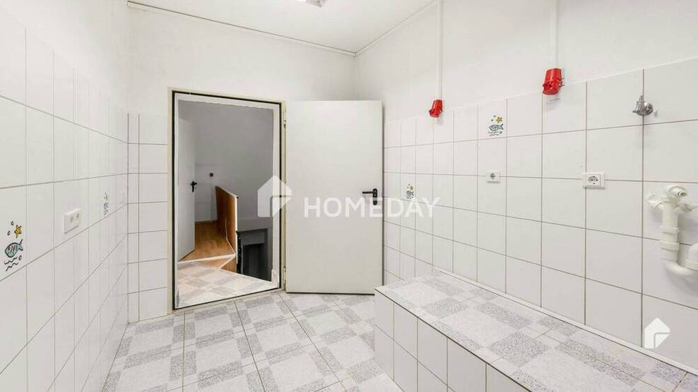 Bezugsfrei! Großzügige 6-Zimmer-Wohnung mit Balkon, EBK und 4 Stellplätzen in Wetter (Ruhr)