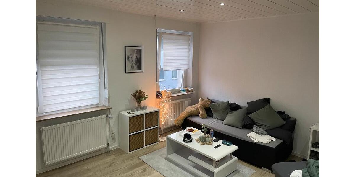 Voll Möblierte, Helle, kernsanierte 1,5-Zimmer-Wohnung zimmer