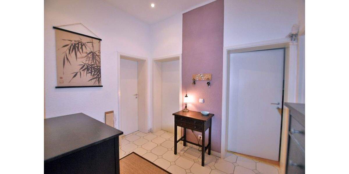 Altbaucharme: EG-Wohnung mit Loggia - gefragte Lage Nähe Uni-Klinikum 2 zimmer