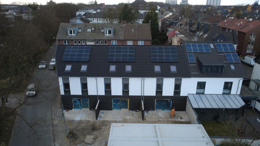 Provisionsfrei* Neubau Einfamilienhaus mit PV 10,4 KW integrierter Garage Energiebedarf 22,4 kWhm2a