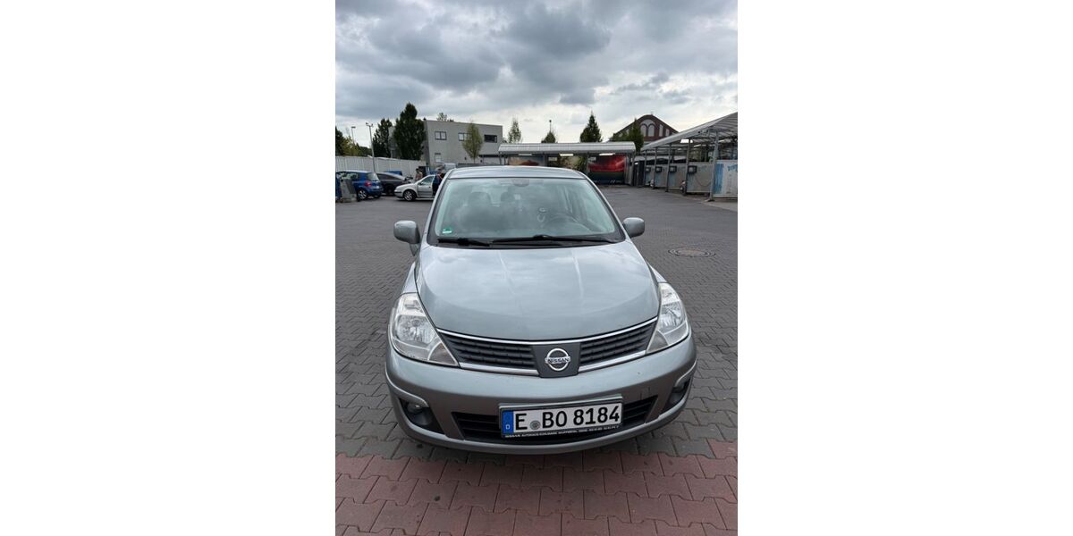 Nissan Tiida 187.050 km 3.200 &euro; Essen 45138