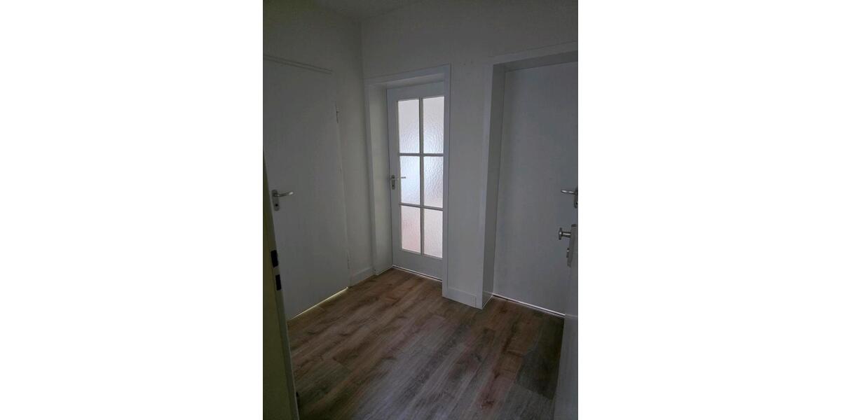 Frisch Renovierte Wohnung direkt an der Uni für 2er WG geeignet 2 zimmer