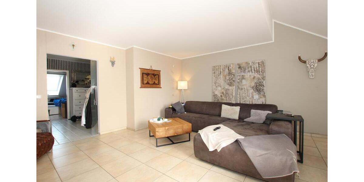 Dachgeschoßwohnung Bottrop Feldhausen - 4 Zimmer, 94 m&sup2;, 860&euro; | Angebot:25743434