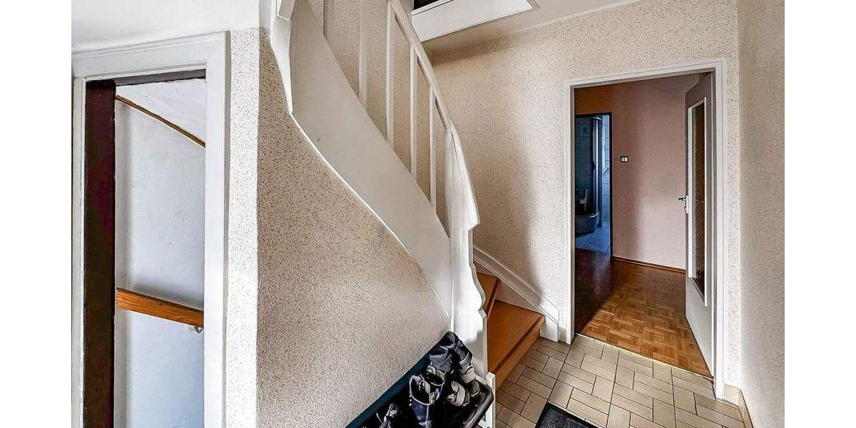 Ein- Zweifamilienhaus - Doppel- & Einzelgarage - Garten - FREIGEZOGEN 9 zimmer