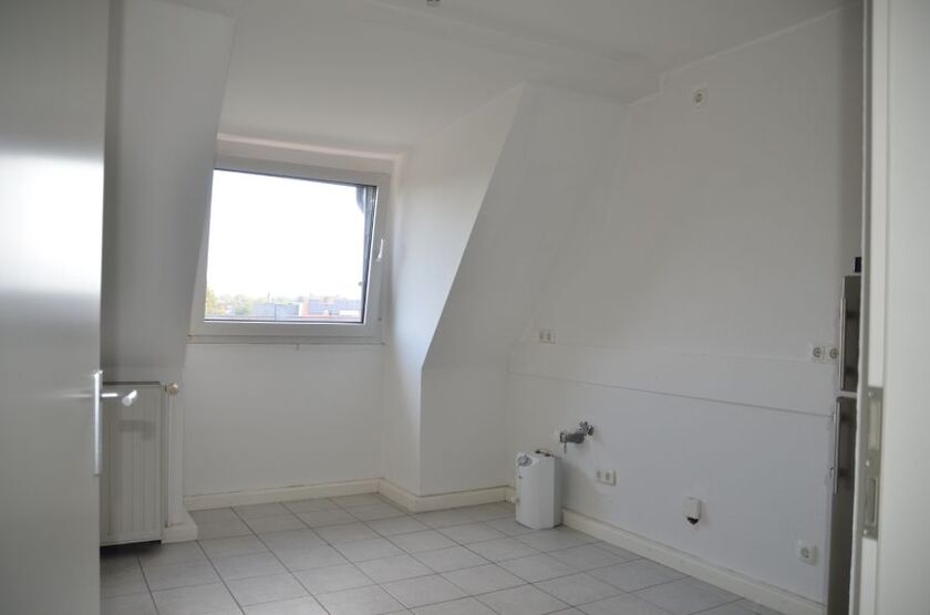 PRIVAT: Moderne 2,5 Zi. Dachgeschoss-Wohnung in ruhiger zentraler Top-Lage, ohne Balkon 2.5 zimmer