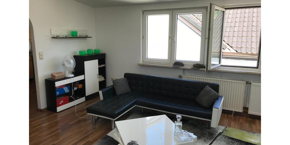 Schickes DG-Appartement mit TOP-Einbauküche und Badewanne 1 zimmer