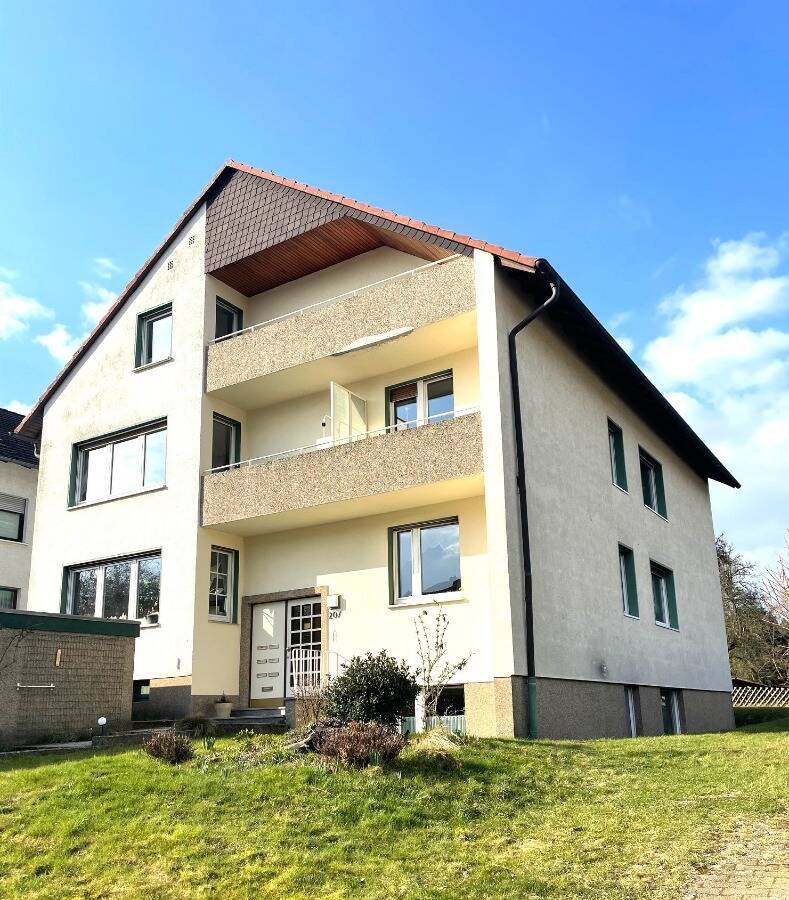 *** Toplage im Dortmunder Süden: Solides Mehrfamilienhaus mit Garten und 3 Garagen ***