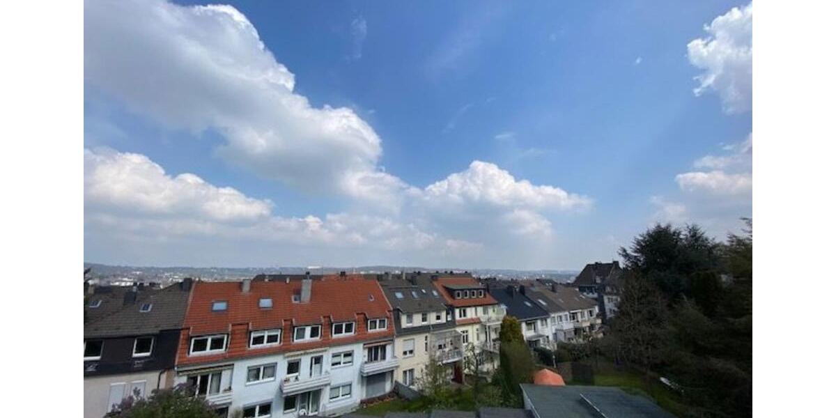 SCHÖNE HELLE DG-WOHNUNG renoviert IN SUPER LAGE 4 zimmer