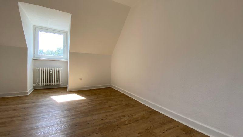 Dachgeschoßwohnung Essen Stadtbezirk IV - 2.5 Zimmer, 52 m&sup2;, 455&euro; | Angebot:25571579