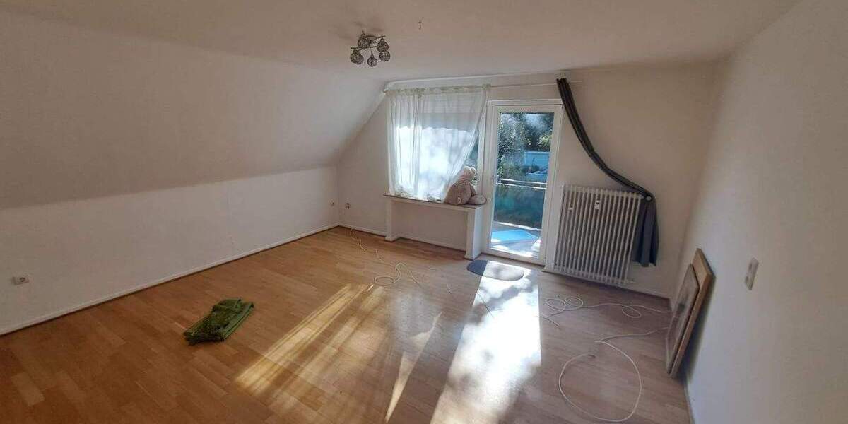 Zweifamilienhaus in ruhiger Lage und großzügigem Grundstück 7 zimmer