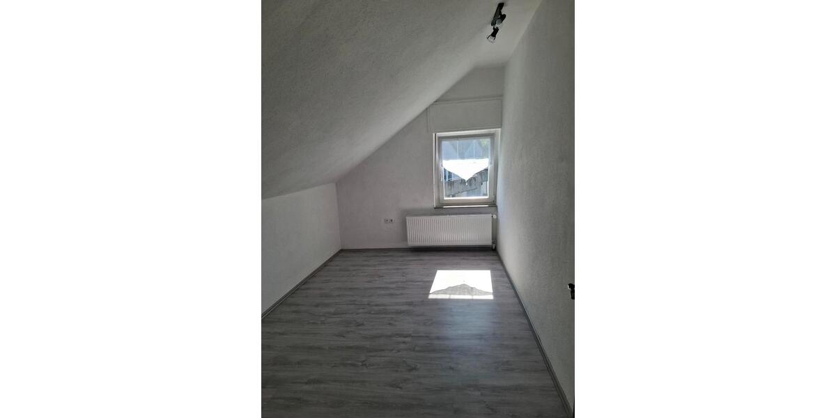 Dachgeschoßwohnung Dortmund Huckarde - 3 Zimmer, 74 m&sup2;, 560&euro; | Angebot:25547510