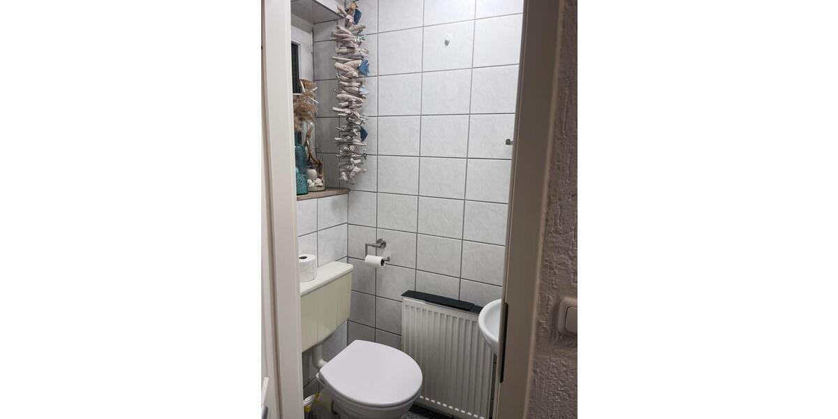 Reihenmittelhaus-modernisiert, gemütlich mit Garten und 2 Garagen 4 zimmer